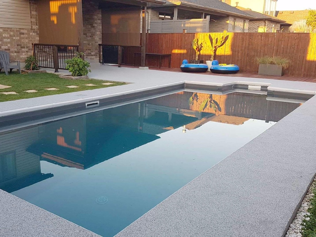 pool deck resurfacing using quartz sand
